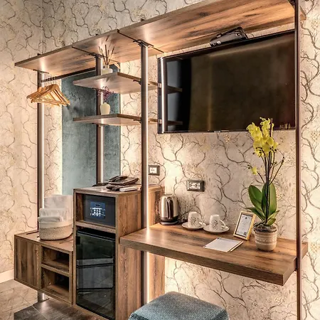 Hotel Apollo Boutique 4*