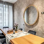 Apollo Boutique 4*